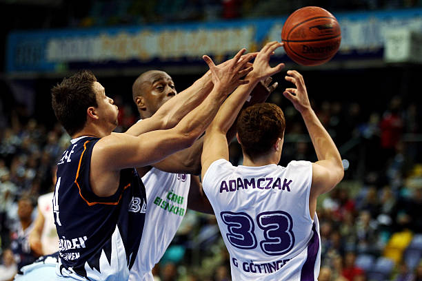 他依旧在关 他依旧在关