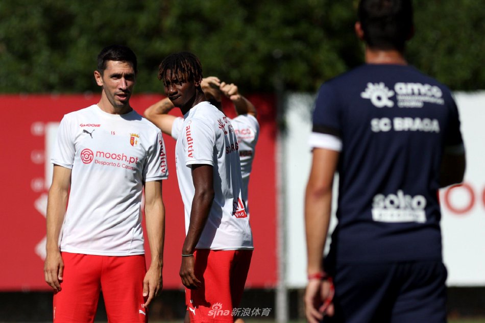 场首秀很可 场首秀很可